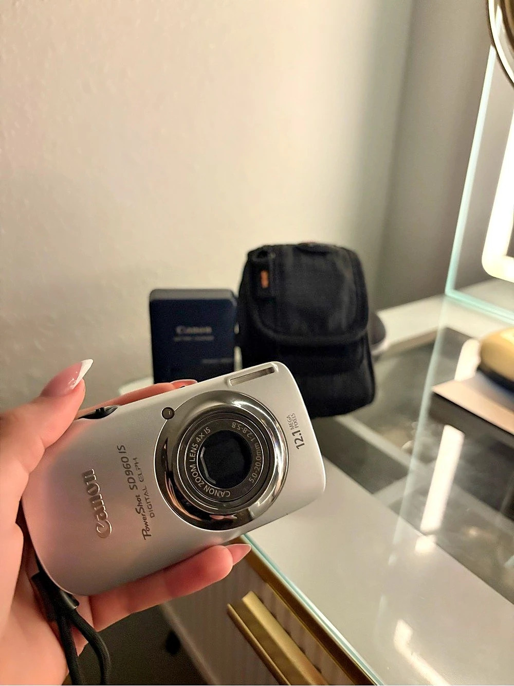 Canon PowerShot SD3500 IS Digital Camera White